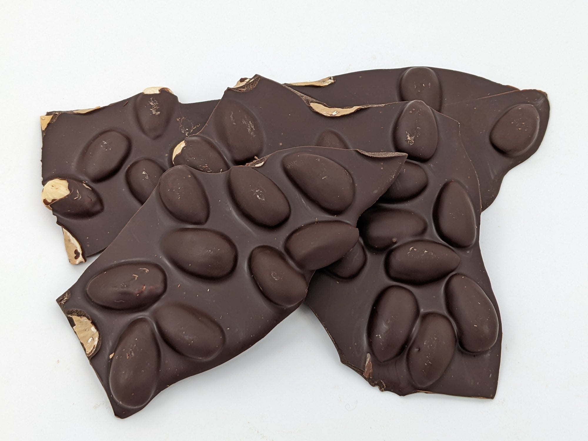 Ultra Dark Almond Bark 75%